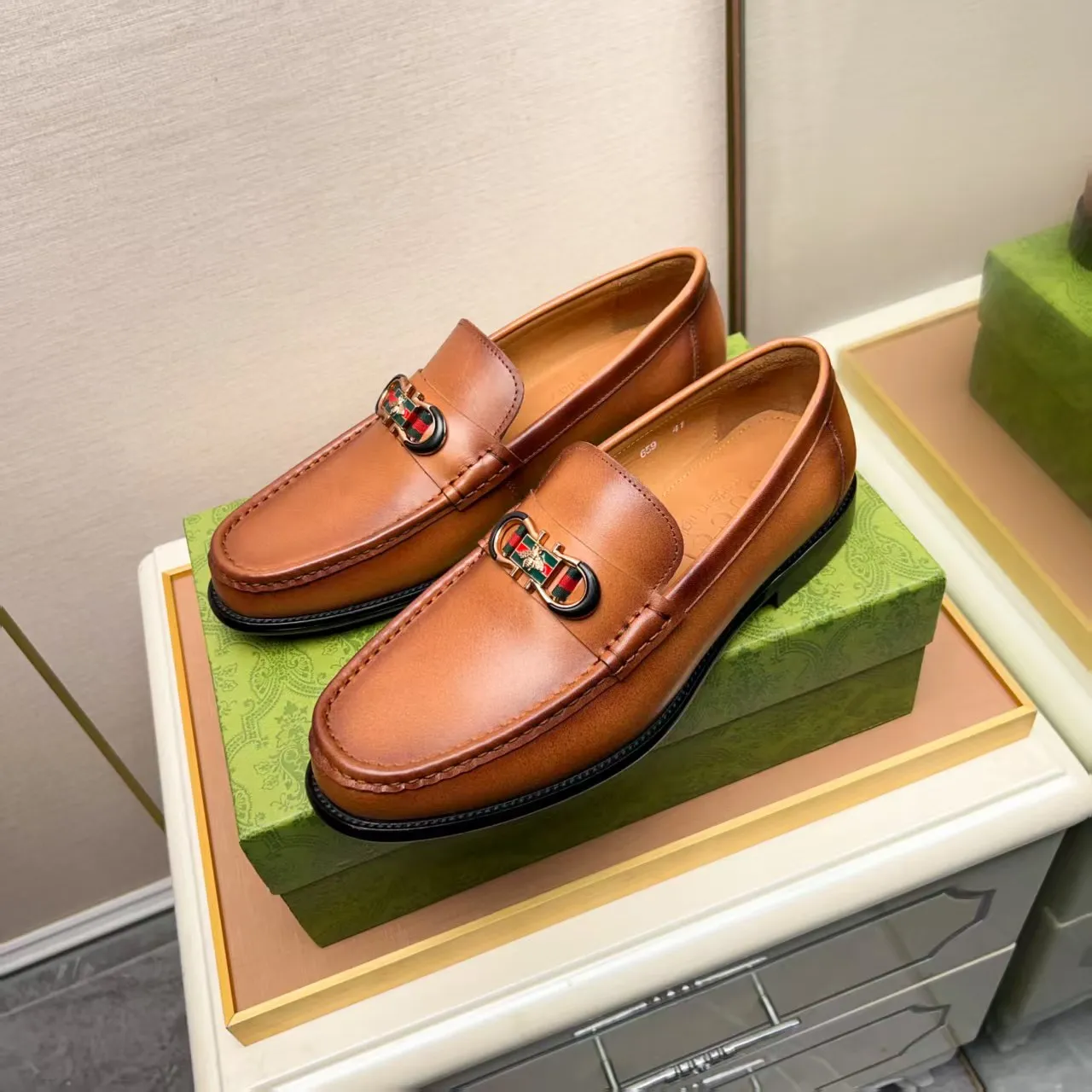 Men's men's shoes 💰460 🆘【GUCCI】Gucci ·🐂里· Hot-selling pea shoes top brand luxury, top quality, the latest fashion pea shoes.. The upper is made of original first-layer cowhide. (Full first-layer water-dyed 🐂 leather·inner). The original stylish and stylish soft rubber wear-resistant and non-slip outsole is light and comfortable on the foot, available in 3 colors! Matching code: 38-44 (customized at 45.46.47)